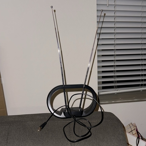 GE Modern Loop Rabbit Ears Indoor TV Antenna - Picture 2 of 4